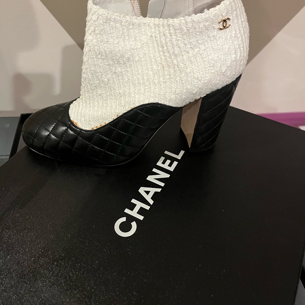 Black and White Chanel Pumps